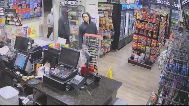 Clerk bombarded by 4 gunmen during robbery at SW Houston gas station, video shows