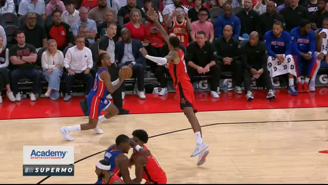 Jalen Duren shoves Amen Thompson then elbows him in face and gets ejected