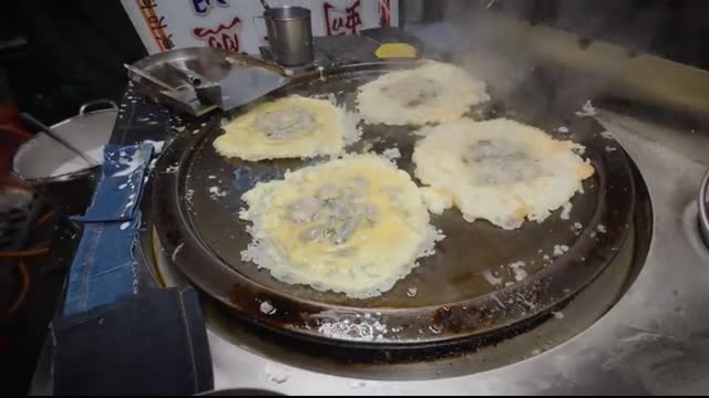 King of FRIED RICE - He Cooks 45 Plates at a Time!!   Taiwanese Street Food!!