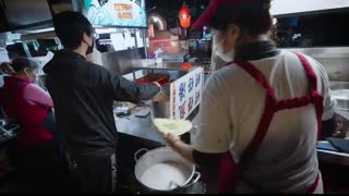 King of FRIED RICE - He Cooks 45 Plates at a Time!!   Taiwanese Street Food!!