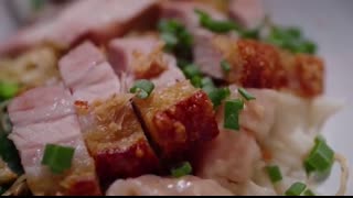 Thailand’s KING of CRISPY PORK BELLY!! (Best Thai Street Food!)