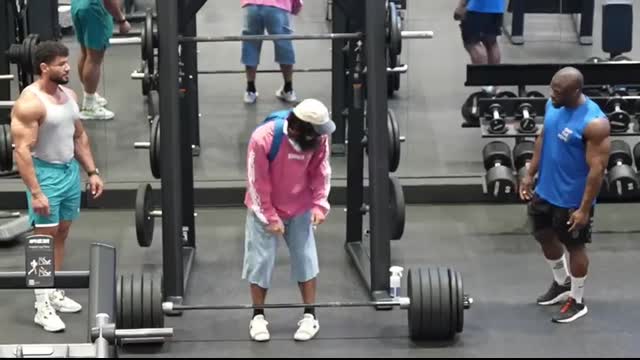 BODYBUILDERS VS CLEANER    Anatoly GYM PRANK #56