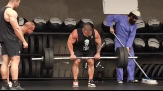 BODYBUILDERS VS CLEANER    Anatoly GYM PRANK #56