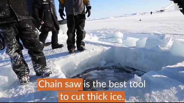 Gigantic $2 Billion US Submarine Gets Stuck in Ice