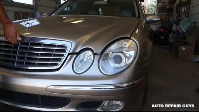MERCEDES W211 LOW BEAM HEADLIGHT BULB REPLACEMENT REMOVAL