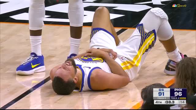 Dillon Brooks Hits Steph Curry in the Stomach ?