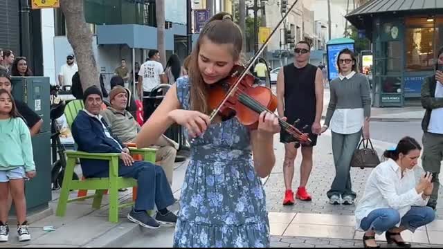 I ask a stranger if she knows Vivaldi Four Season Winter (L'Inverno) and She Steals The Show