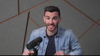 Top economist goes OFF SCRIPT, destroys Trump on air