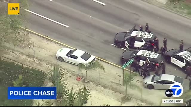Police chase possible kidnapping suspect in West L.A. area