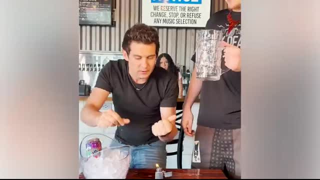 MIND BLOWING BAR MAGIC ?