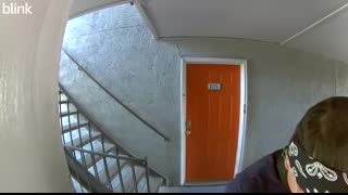 Texas man describes firing at fake maintenance workers who tried to break through his apartment door