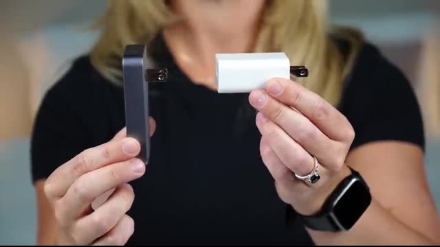 19 Things You Should PACK & DO to Make a Long Flight Feel Short