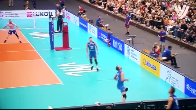 Acrobatic Volleyball Saves