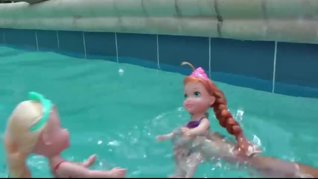 POOL ! Elsa and Anna toddlers - Barbie is the lifeguard - splash ...