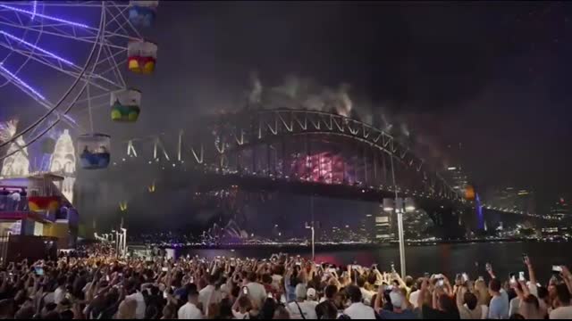 VIDEO Sydney, Australia welcomes 2025 with spectacular New Year's Eve fireworks show