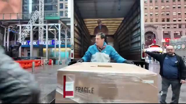 Dropping 3,000 POUNDS of confetti takes a team. Meet the man behind the NYE tradition   NYC POV