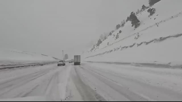Atmospheric River - Chaos on I80 in California - Heavy Snow - Stuck Truckers - Winter Storm