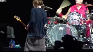 Flea Was Furious With His Bass Tech, But Anthony Noticed That His In-Ear Monitor Wasn’t On His Ear!