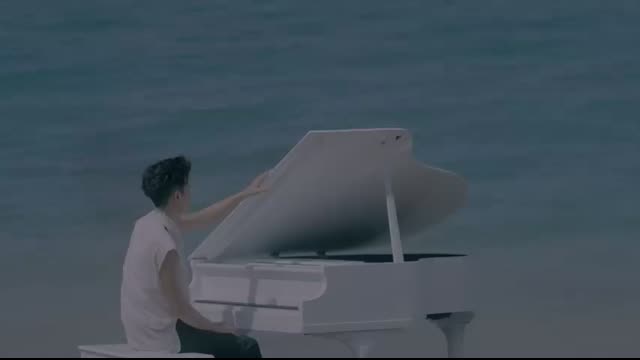 Eric周興哲《以後別做朋友 The Distance of Love》Official Music Video