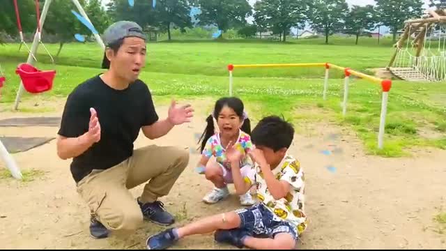 【手当ごっこ】かえであーたんが公園でケガしちゃった！ばんそこう貼って！安全に遊ぼう♪　The Boo Boo Song